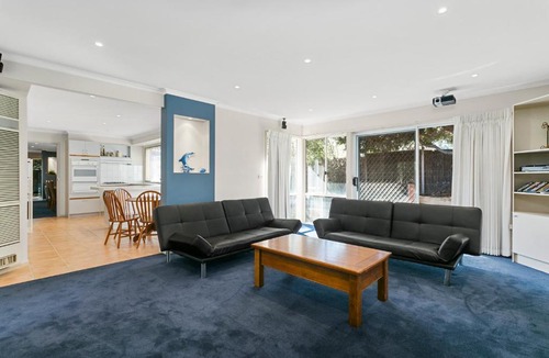 McCrae House | Beach on McCrae - footsteps to beach, linen included