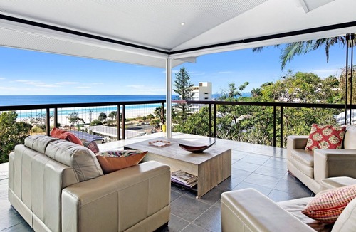 Currumbin House | Beach Panorama (Walk to Beach)