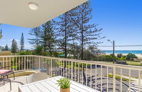 Bilinga Apartment | Beach Pines 5 - Fully Renovated North Kirra Beachfront - Min. 3 Night Stays