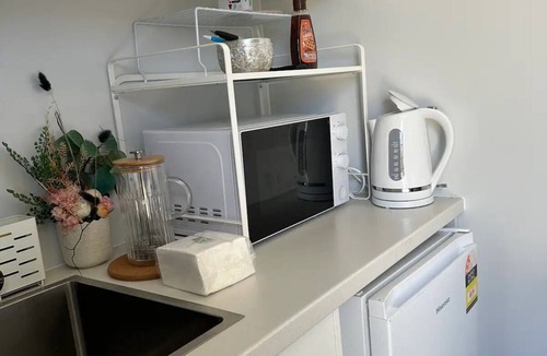 Brighton-le-Sands Cabin | Beach Serenity 1