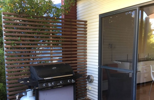Preston Beach Ski Chalet | BEACH SHACK PRESTON BEACH RESORT - HEATED POOL - FOXTEL - 500M TO BEACH
