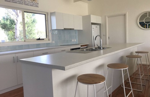 Island Beach House | Beachcomber - family friendly modern home