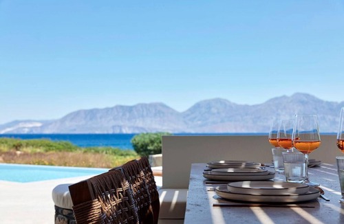 Ammoudara Villa | Beachfront 6 bedroom villa with a heated pool