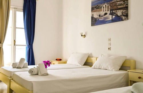 Naousa Bed & Breakfast | Beachfront Bocamviglies Room-Naoussa Aegean Gem