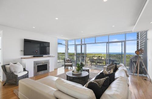 Magenta Shores House | Beachfront Haven Magenta