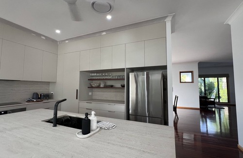 Kewarra Beach House | Beachfront huge resort-style for 16 just Renovated heated pool Palm Cove area