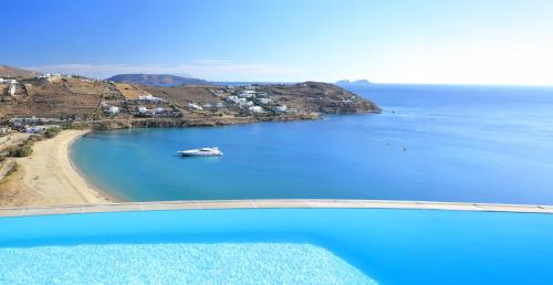 Xilokeratidi Villa | Beachfront Luxury Villa Santa Barbara