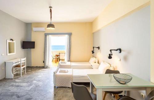 Pylos-Nestoras Apartment | Beachfront Nest Memi Koroni-Seaheaven House B3