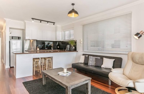 Manly Apartment | Beachfront on Golden Mile FREE Wi-Fi and Netflix