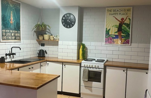 Torquay Apartment | BEACHFRONT On The Esplanade - Bay Views - Spacious Ground Floor unlimitedWIFI