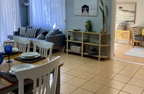 Torquay Apartment | BEACHFRONT On The Esplanade - Bay Views - Spacious Ground Floor unlimitedWIFI
