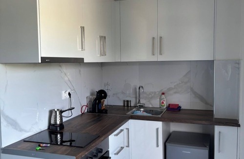 Korinos Apartment | Beachfront Studio with 2 Pools, Free Parking & Wi-Fi in Korinos