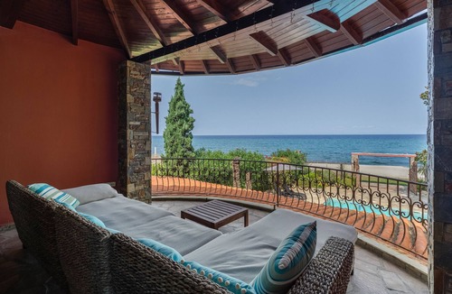 Nei Pori Villa | Beachfront " Villa Efharis "