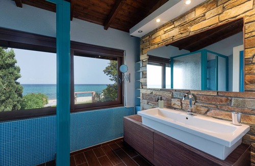 Nei Pori Villa | Beachfront " Villa Efharis "