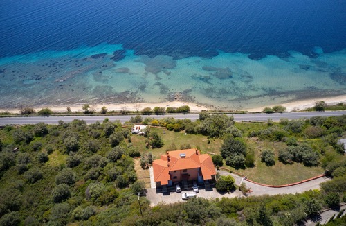 Aristotelis Villa | Beachfront villa with huge garden, 3br, Halkidiki