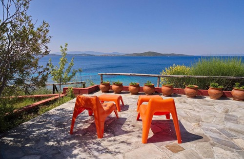 Aristotelis Villa | Beachfront villa with huge garden, 3br, Halkidiki