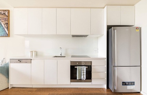Hampton Apartment | Beachside apartment with free parking