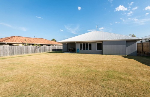 Mudjimba House | Beachside bliss in NEW house with huge backyard
