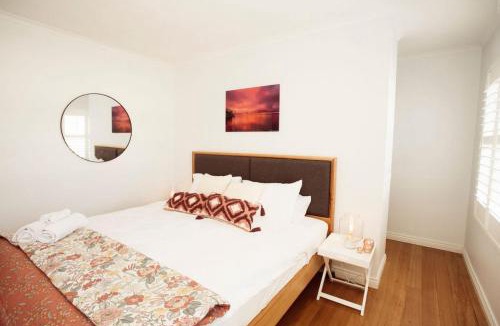 North Shore House | Beachside Getaway Bay Views North Shore VIC Sleeps 12 Free Wifi