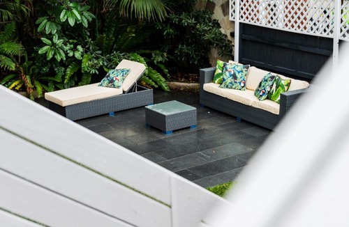Freshwater Apartment | Beachside Getaway in Freshie w Parking