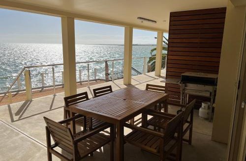 Ripon Apartment | Beachside & Jetty View Apartment 2 -Skippers Apartment