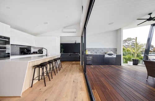 Mount Eliza House | Beachside Luxury with bay views.Mount Eliza