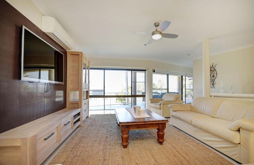 Sapphire Beach House | BEACHSIDE MANOR - walk to the beach