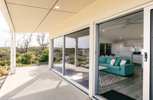 Lake Wangary House | Beachside owns one of the best positions in Coffin Bay Absolute Beachfront