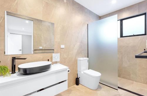 Vincentia House | Beam Hideaway - Pool, Spa & all the additional lux
