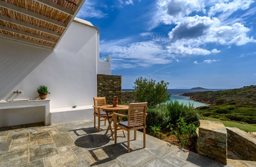 Gavrio House | Beautiful 2-bedroom house "on the beach" with swimming pool