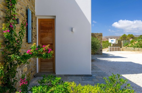 Gavrio House | Beautiful 2-bedroom house "on the beach" with swimming pool