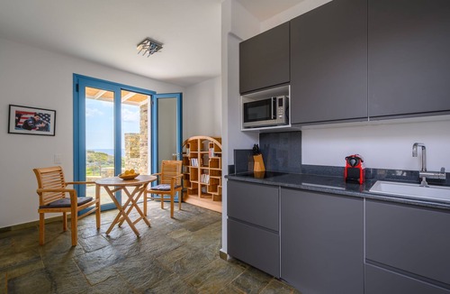 Gavrio Villa | Beautiful 2 Bedroom Villa "on the beach" - Access to a large swimming pool