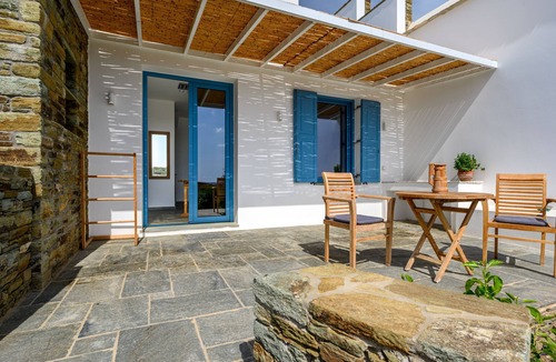 Gavrio Villa | Beautiful 2 Bedroom Villa "on the beach" - Access to a large swimming pool