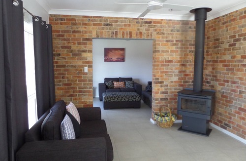 Portland House | Beautiful 3 bedroom cottage on 25 acres with visiting native birds & wildlife