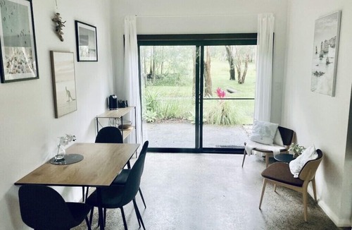 Arakoon Apartment | Beautiful coastal bush studio mins fr South West Rocks