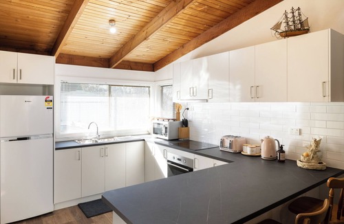 Port Welshpool House | BEAUTIFUL COSY FAMILY HIDEAWAY - FREE WIFI AND FOXTEL - LONG JETTY NOW OPEN!