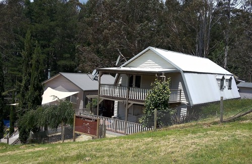 Merrijig House | Beautiful Dutch Barn style country house in Merrijig (base of Mt Buller)
