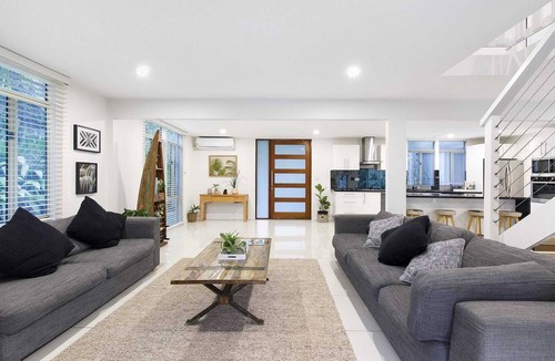 Doonan House | Beautiful Hinterland House-15 mins drive from Noosa beaches! !