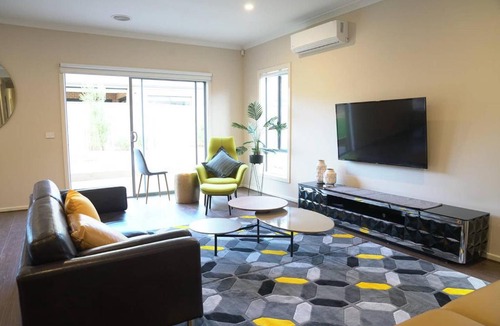 Williams Landing House | Beautiful house in Melbourne Southwest