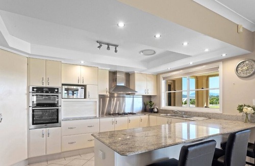 Worrigee House | Beautiful Large Country Home in the Perfect Location with tennis court & theatre