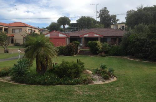 Dawesville House | Beautiful, Peaceful Estuary Views, Five Star Quality