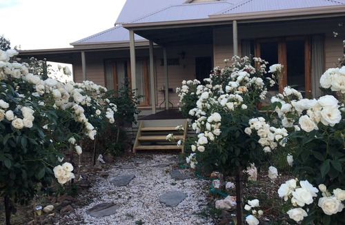 Maldon House | Beautiful Property- for longer stays sleeps