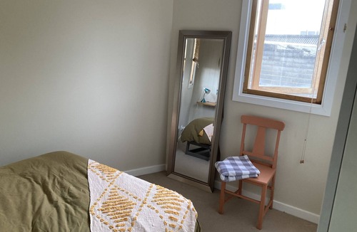 Preston House | Beautiful, quiet well-lit room in Preston with breakfast included!