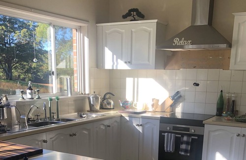 Eungai Rail House | Beautiful Rural home just off hwy and 10 mins to beach and shops.