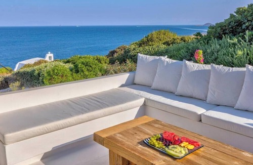 Antiparos House | Beautiful summer villa surrounded by the sea