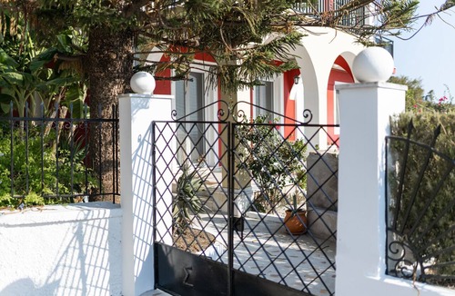 Zakynthos Town Villa | Beautiful three-level 3 bedroom holiday home
