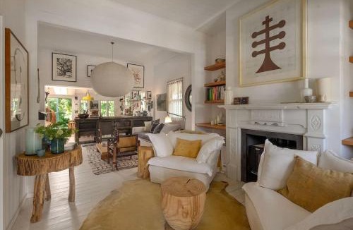 Bangalow House | Beautiful Unique Cottage -Pet-Friendly-walk to town