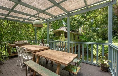 Bangalow House | Beautiful Unique Cottage -Pet-Friendly-walk to town