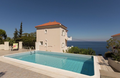 Samos Town Villa | Beautiful Villa in Agia Paraskevi Samos with Swimming Pool