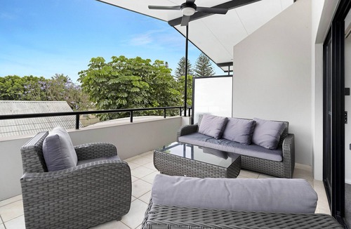 South West Rocks House | Beautifully furnished Townhouse close to town with air conditioning in.